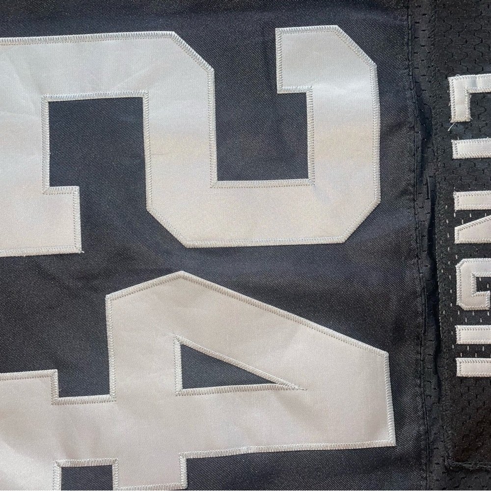 Marshawn Lynch Oakland Raiders #24 Jersey - Picture 3 of 5